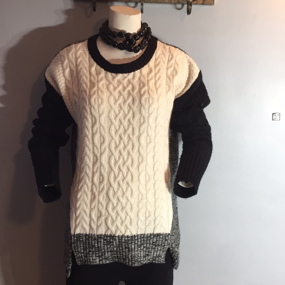 Cream /black acrylic /woolsweater
